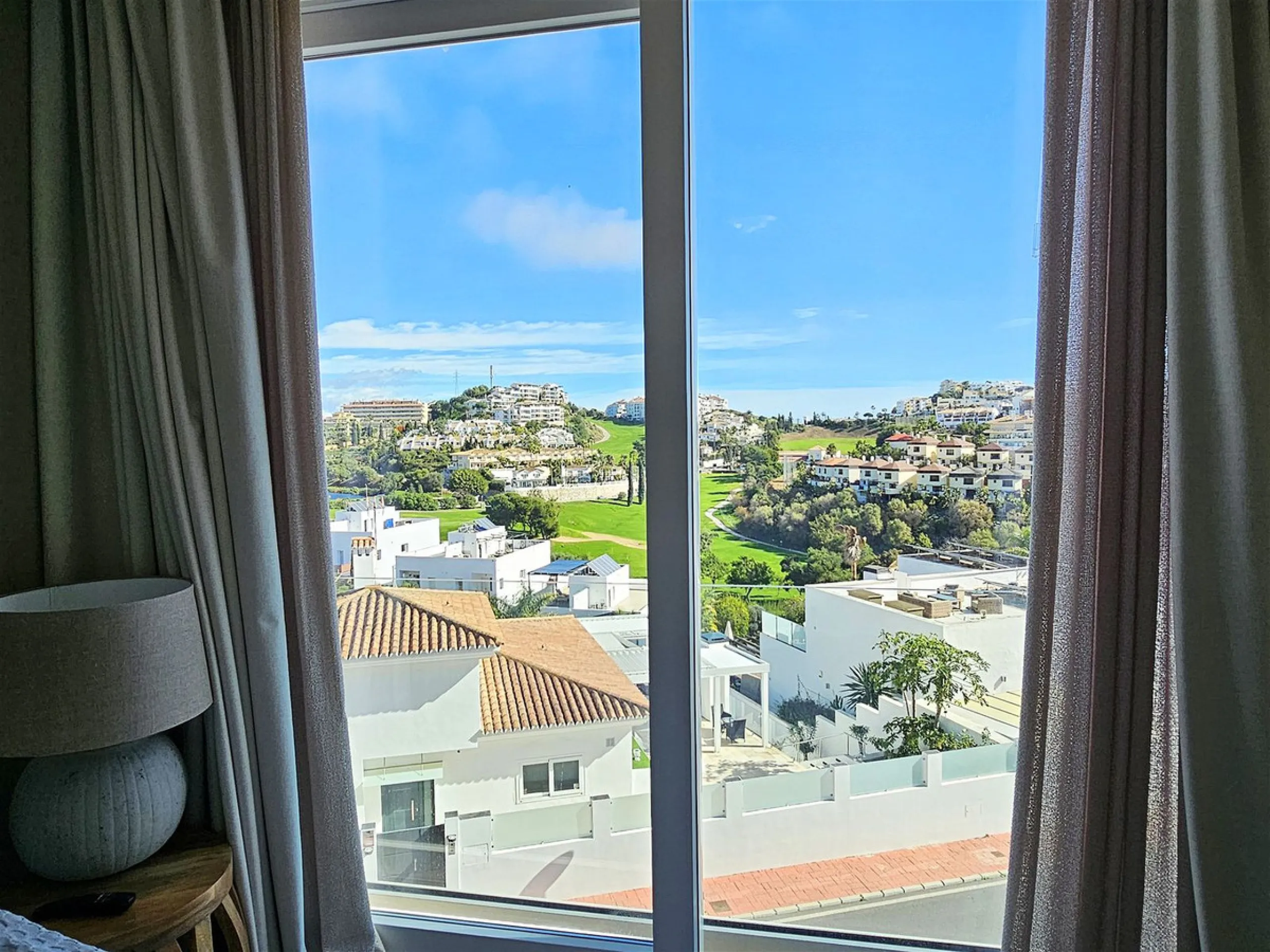 Completed in 2021, this beautifully presented 5 bedroom, 5.5 bathroom contemporary villa sits within a secure gated community in lower Riviera del Sol, just 1.2 km (15 minutes walk) from the beach, shops, and restaurants of Riviera and neighbouring Calaho