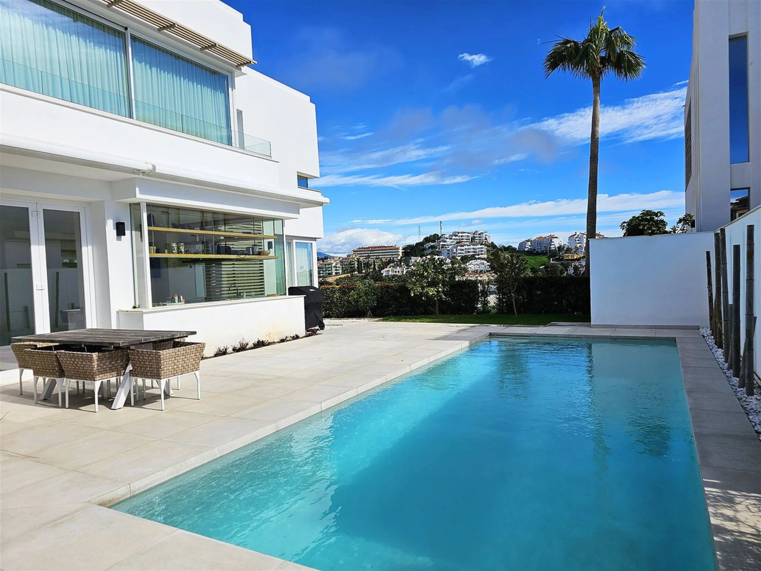 Completed in 2021, this beautifully presented 5 bedroom, 5.5 bathroom contemporary villa sits within a secure gated community in lower Riviera del Sol, just 1.2 km (15 minutes walk) from the beach, shops, and restaurants of Riviera and neighbouring Calaho