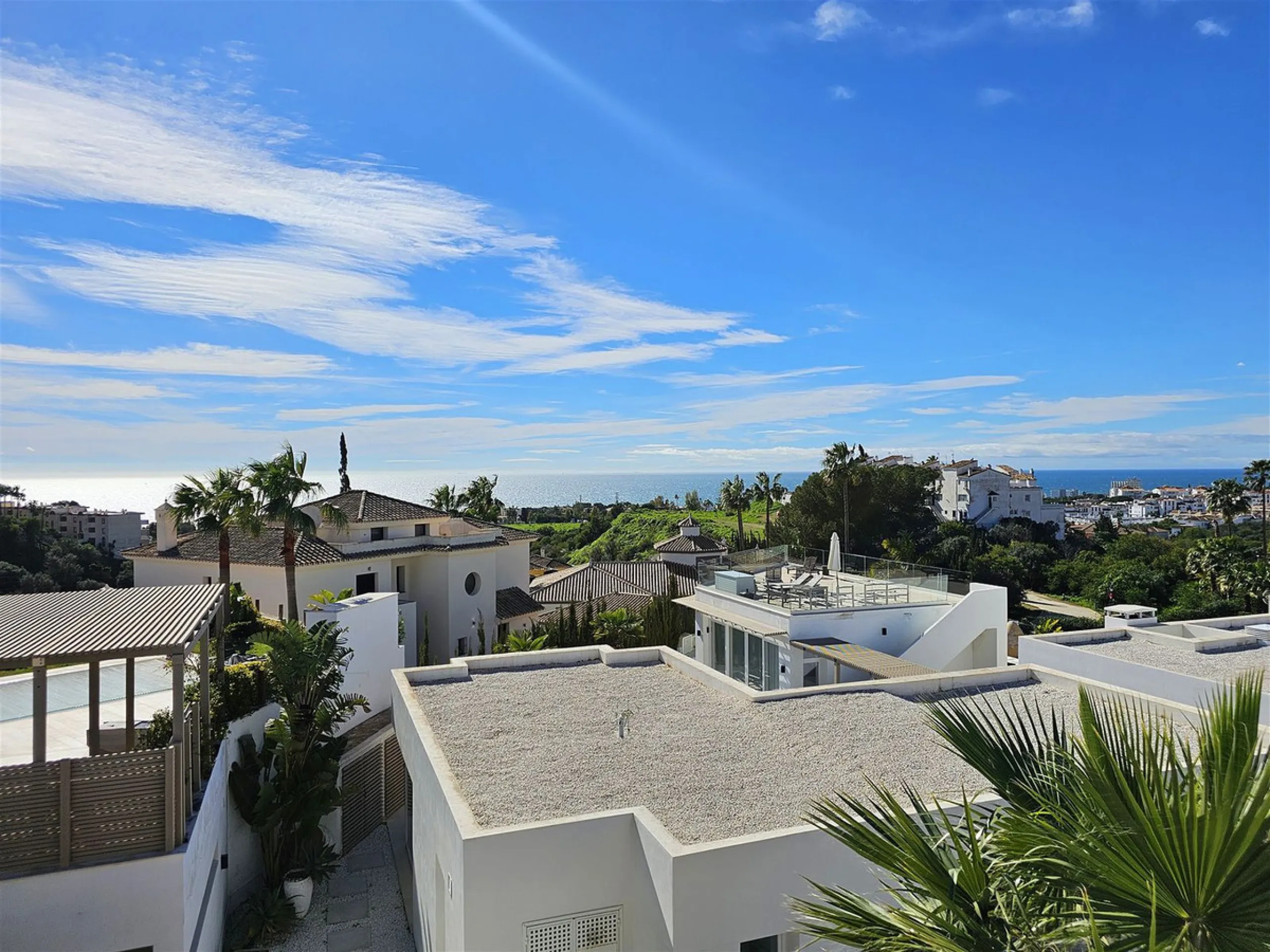 Completed in 2021, this beautifully presented 5 bedroom, 5.5 bathroom contemporary villa sits within a secure gated community in lower Riviera del Sol, just 1.2 km (15 minutes walk) from the beach, shops, and restaurants of Riviera and neighbouring Calaho