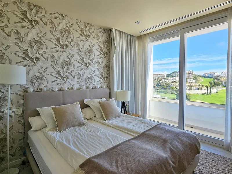 Completed in 2021, this beautifully presented 5 bedroom, 5.5 bathroom contemporary villa sits within a secure gated community in lower Riviera del Sol, just 1.2 km (15 minutes walk) from the beach, shops, and restaurants of Riviera and neighbouring Calaho