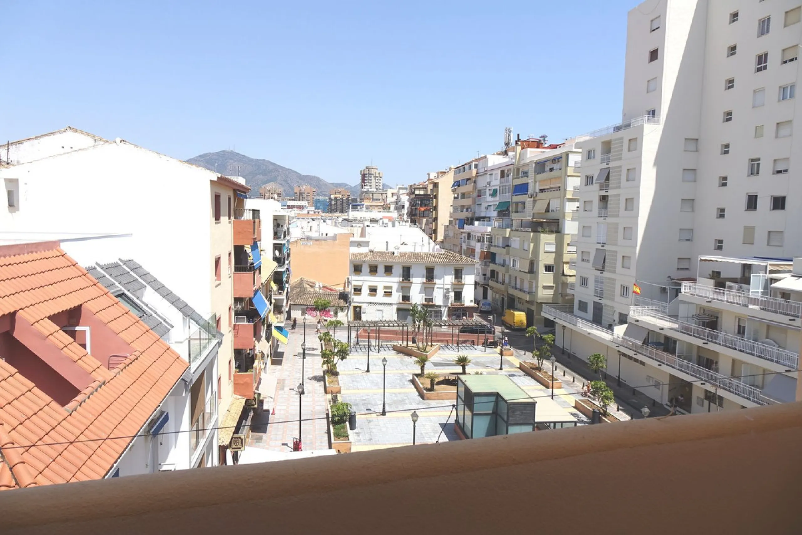 Bright 3-Bedroom Duplex Penthouse – Just Steps from the Beach in Fuengirola