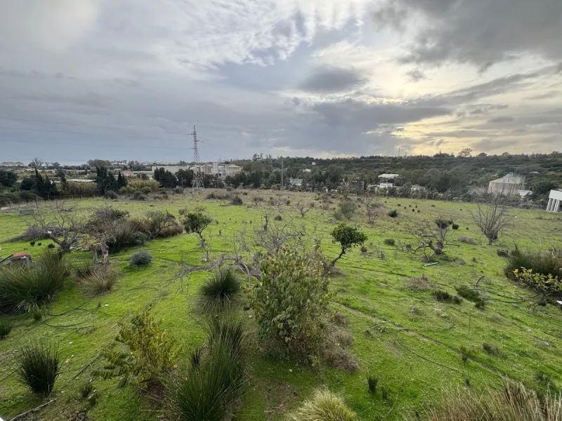 Located in the tranquil and prestigious area of Guadalmansa, close to Cancelada village, east of Estepona town, this estate stands out for its spaciousness, privacy, and unparalleled views of both the sea and the rural surroundings. The property, ideal fo