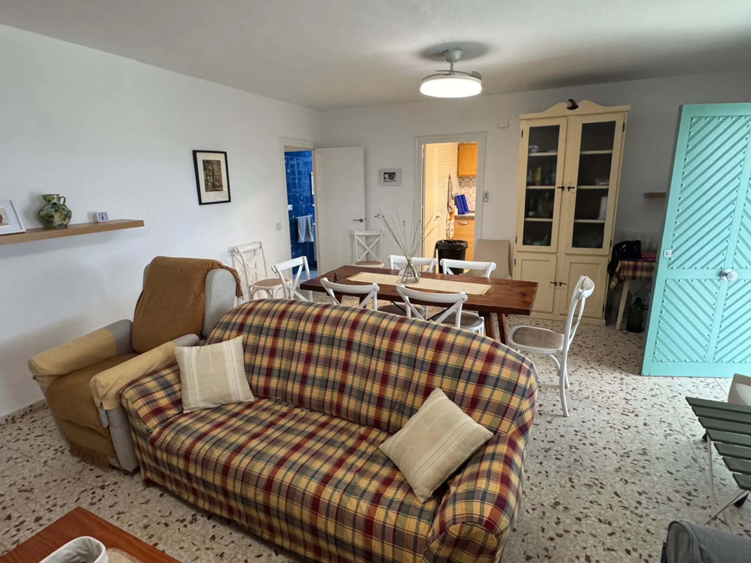 Located in the tranquil and prestigious area of Guadalmansa, close to Cancelada village, east of Estepona town, this estate stands out for its spaciousness, privacy, and unparalleled views of both the sea and the rural surroundings. The property, ideal fo