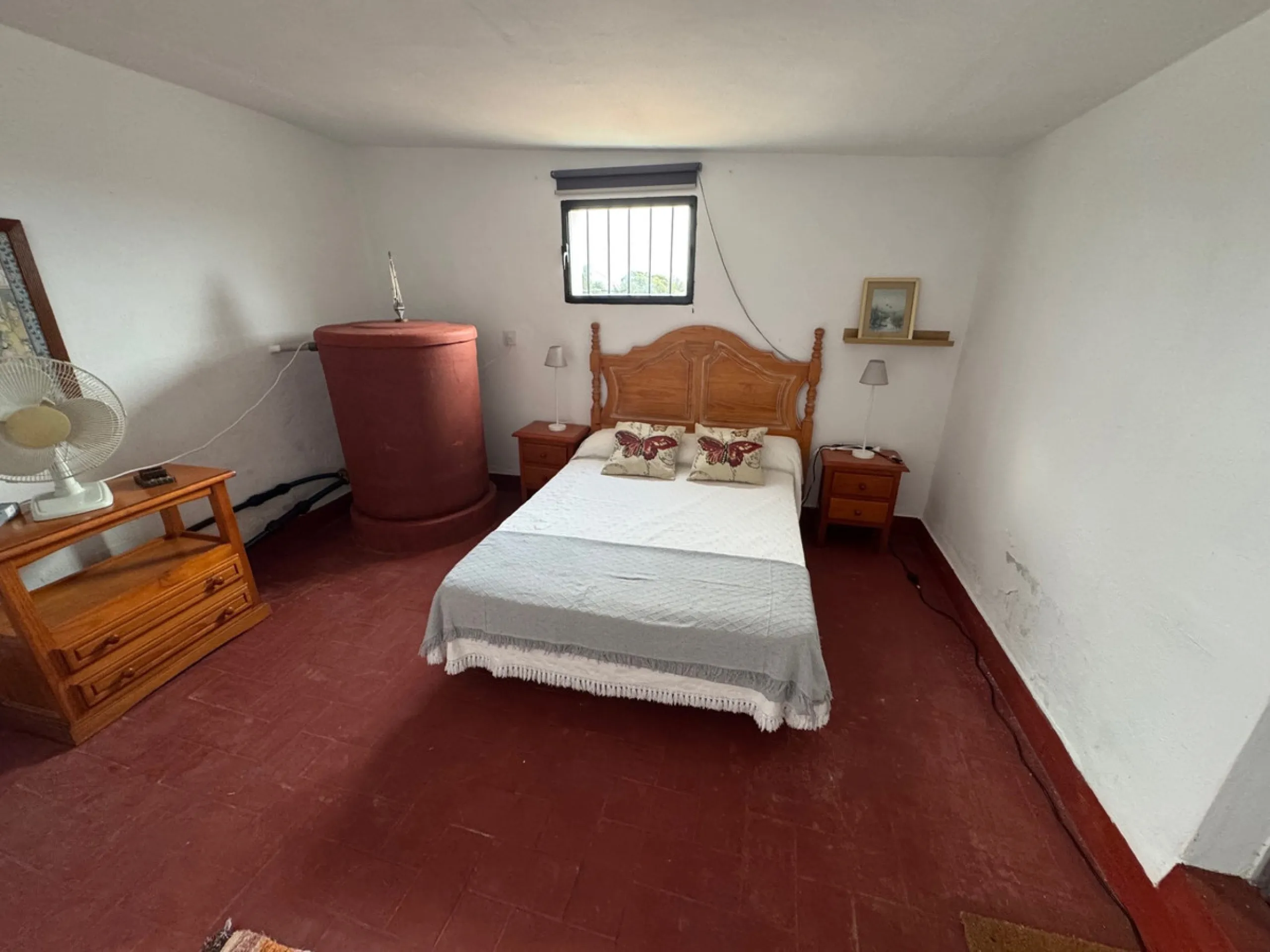Located in the tranquil and prestigious area of Guadalmansa, close to Cancelada village, east of Estepona town, this estate stands out for its spaciousness, privacy, and unparalleled views of both the sea and the rural surroundings. The property, ideal fo