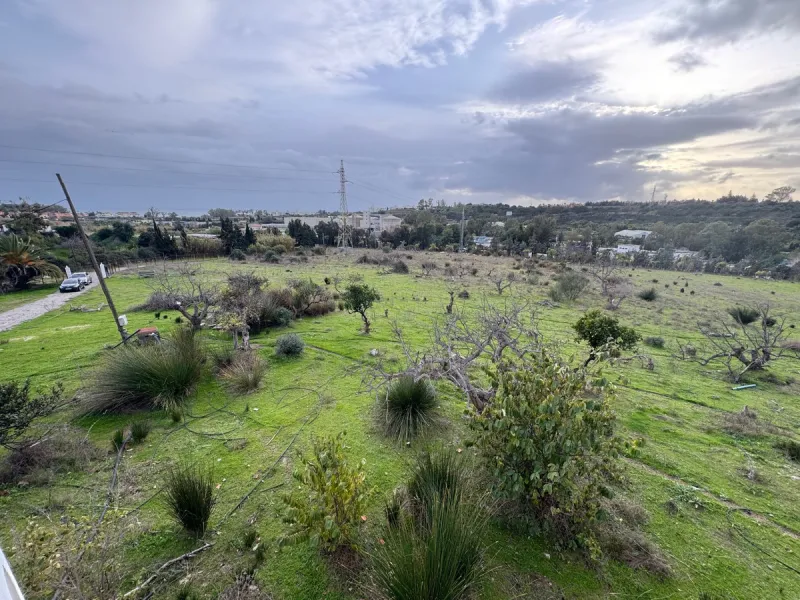 Located in the tranquil and prestigious area of Guadalmansa, close to Cancelada village, east of Estepona town, this estate stands out for its spaciousness, privacy, and unparalleled views of both the sea and the rural surroundings. The property, ideal fo