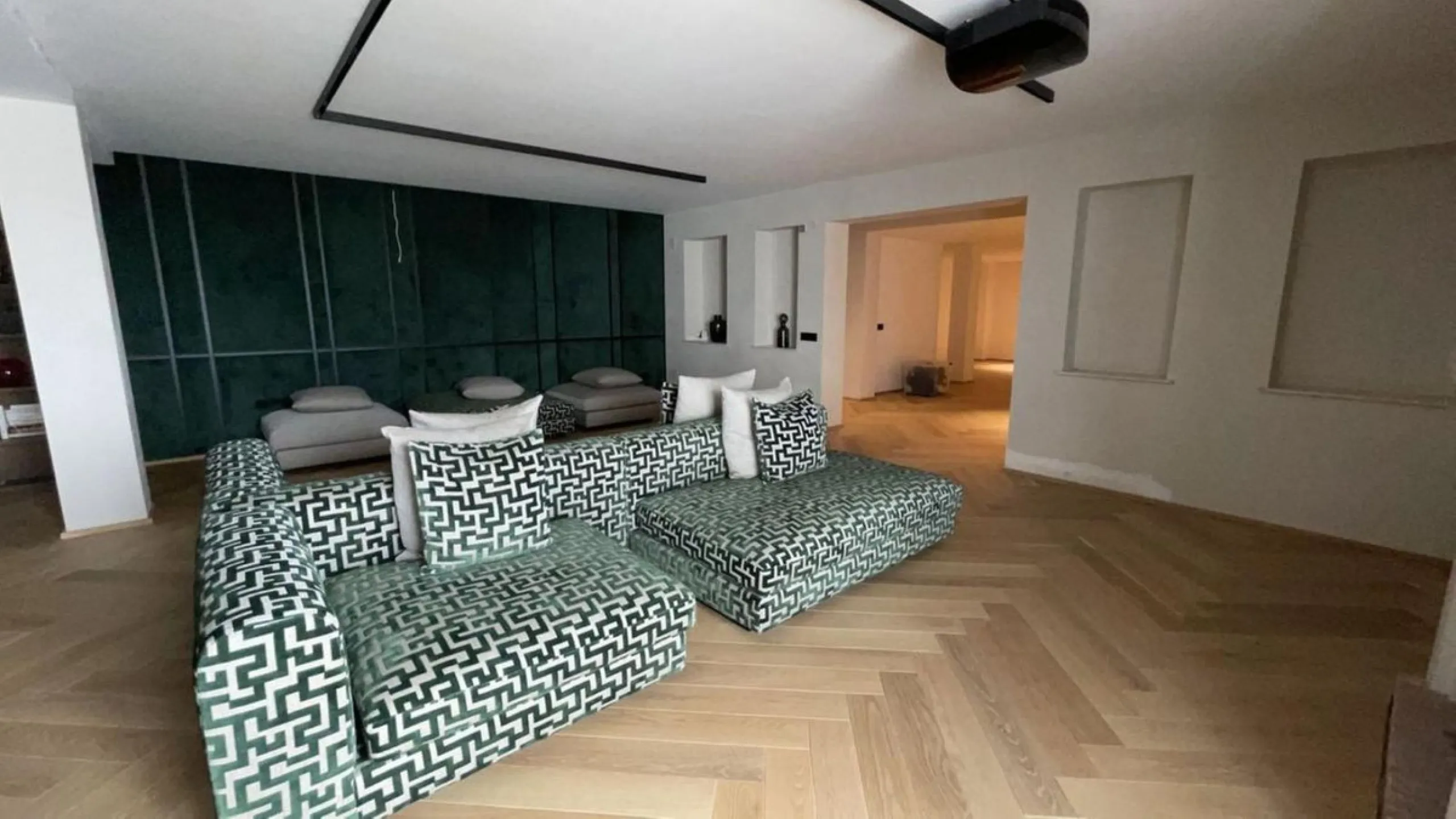 House - Detached Villa в продаже в Benahavís, Málaga. В доме 5 спален и 5 ванных комнат. Площадь дома 639 м². Площадь участка 3000 м²