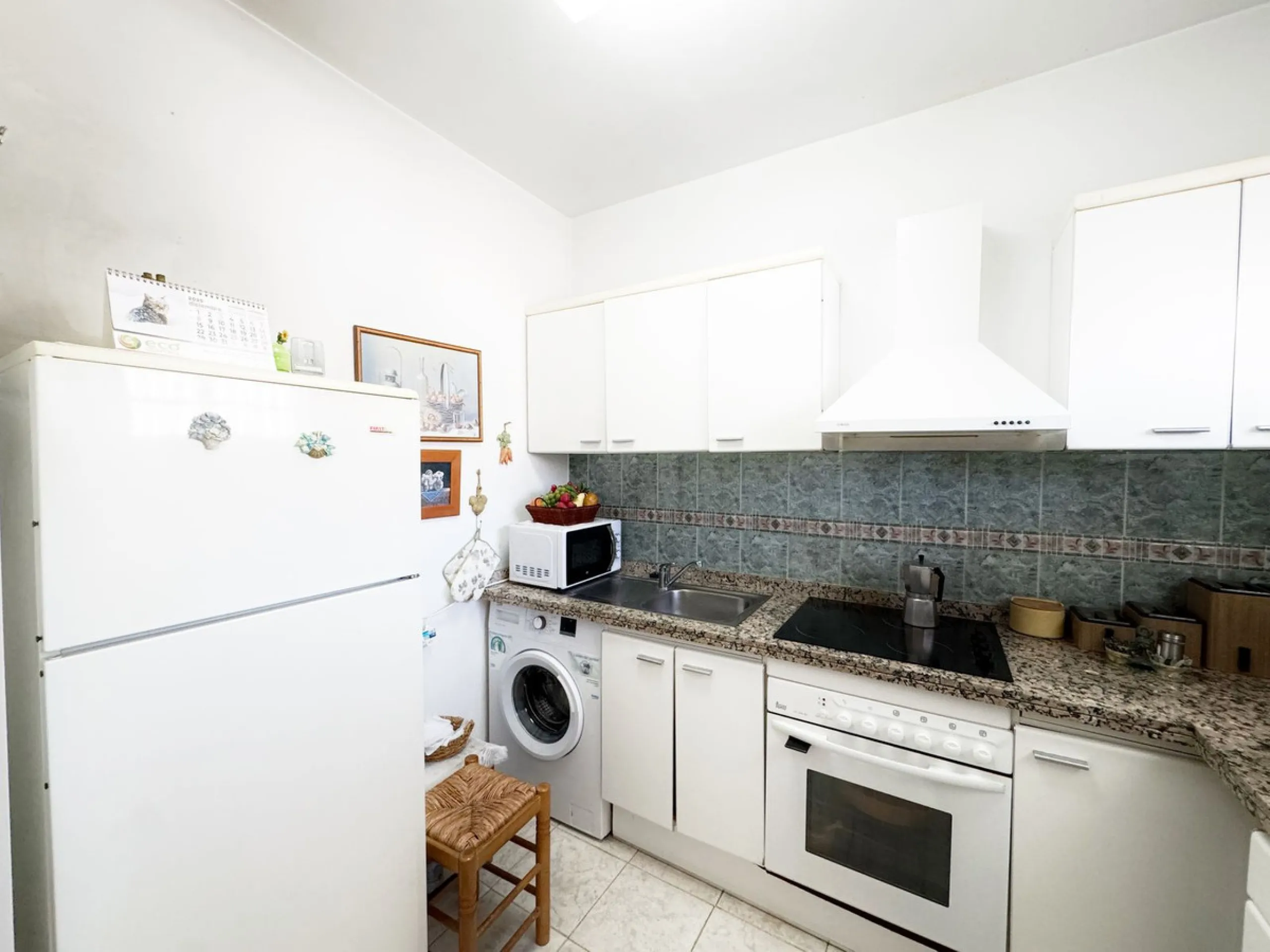 Apartment - Middle Floor Apartment в продаже в Marbella, Málaga. В доме 2 спален и 1 ванных комнат. Площадь дома 90 м²