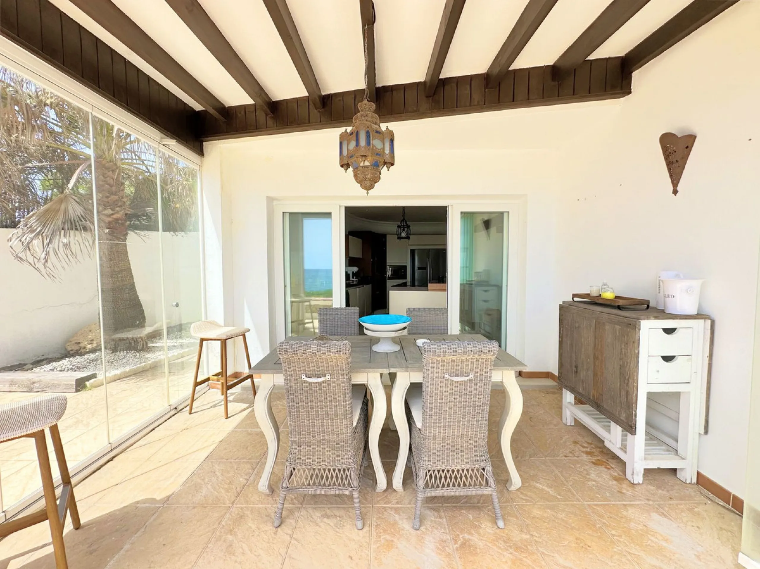 EXCLUSIVE BEACHFRONT VILLA Located in the sought-after area of Punta Chullera, this villa is a rare opportunity for those dreaming of a life by the sea. With direct beach access, south-facing orientation, and uninterrupted views of the Mediterranean, this