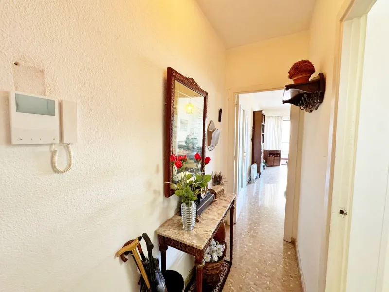 Apartment - Middle Floor Apartment в продаже в Marbella, Málaga. В доме 2 спален и 1 ванных комнат. Площадь дома 90 м²