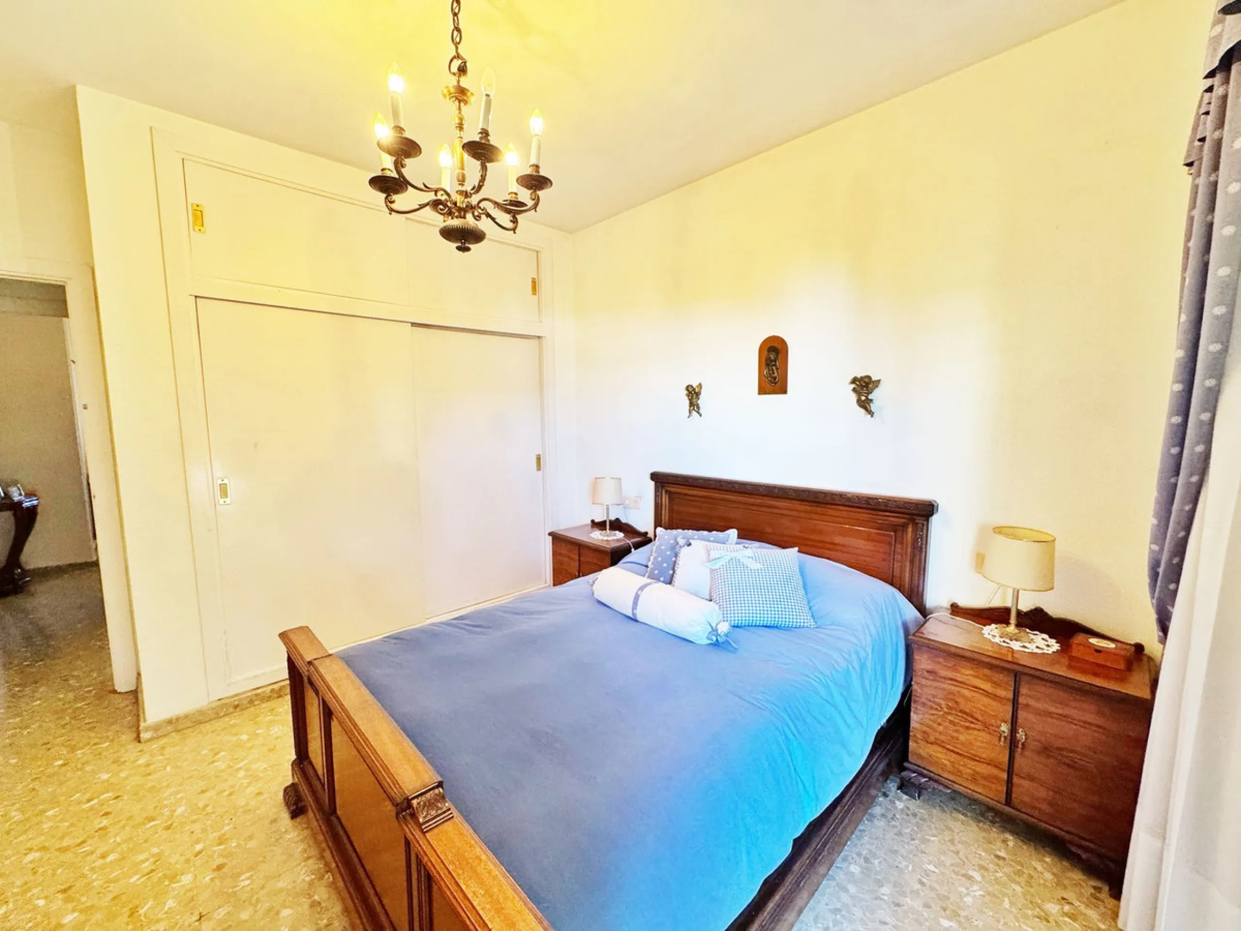 Apartment - Middle Floor Apartment в продаже в Marbella, Málaga. В доме 2 спален и 1 ванных комнат. Площадь дома 90 м²