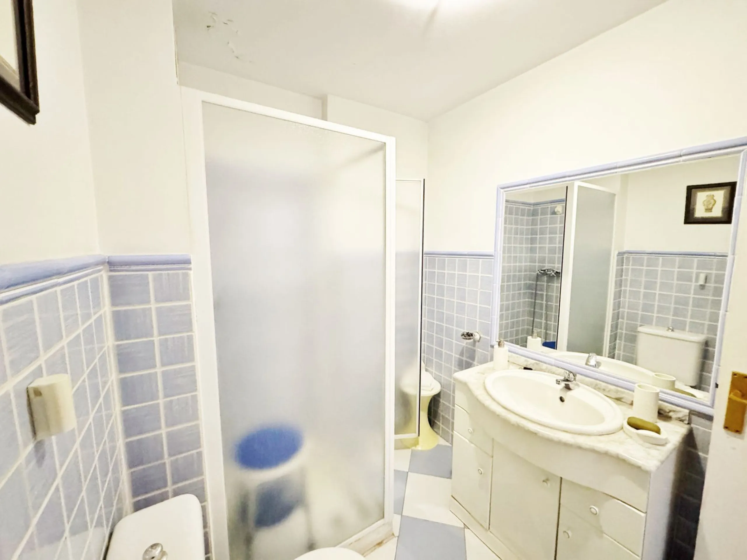 Apartment - Middle Floor Apartment в продаже в Marbella, Málaga. В доме 2 спален и 1 ванных комнат. Площадь дома 90 м²