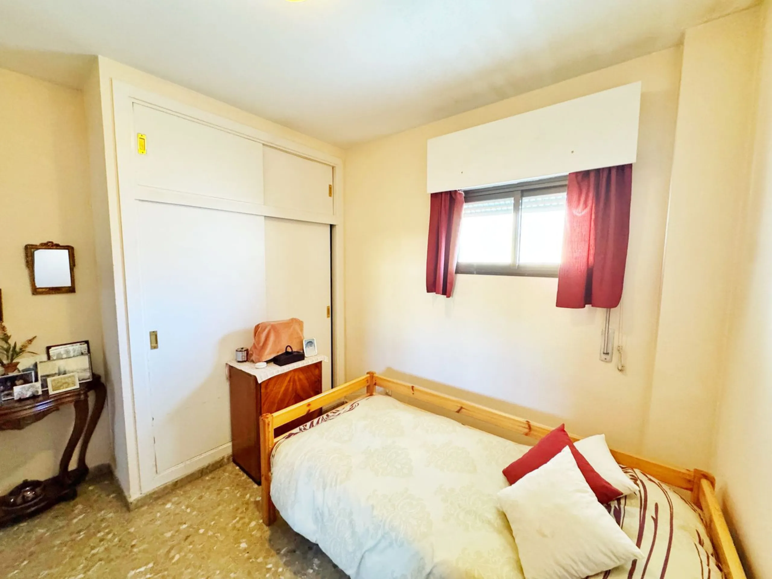 Apartment - Middle Floor Apartment в продаже в Marbella, Málaga. В доме 2 спален и 1 ванных комнат. Площадь дома 90 м²