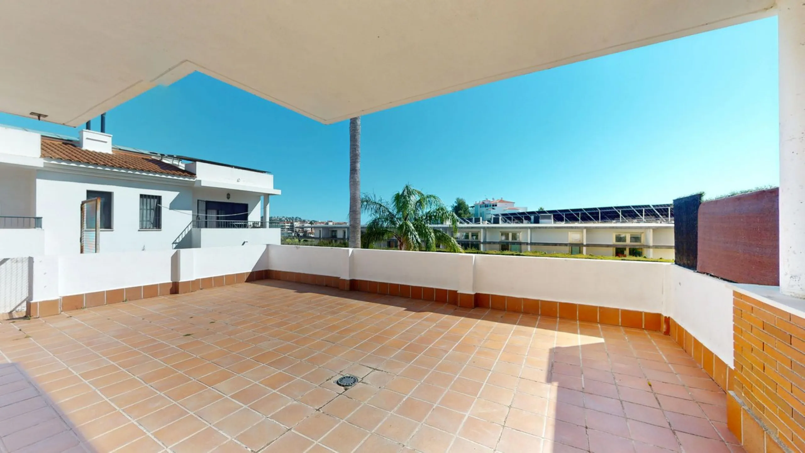 Apartment for sale in Mijas Golf — 2 bedrooms, 70 m² terrace, garage and pool