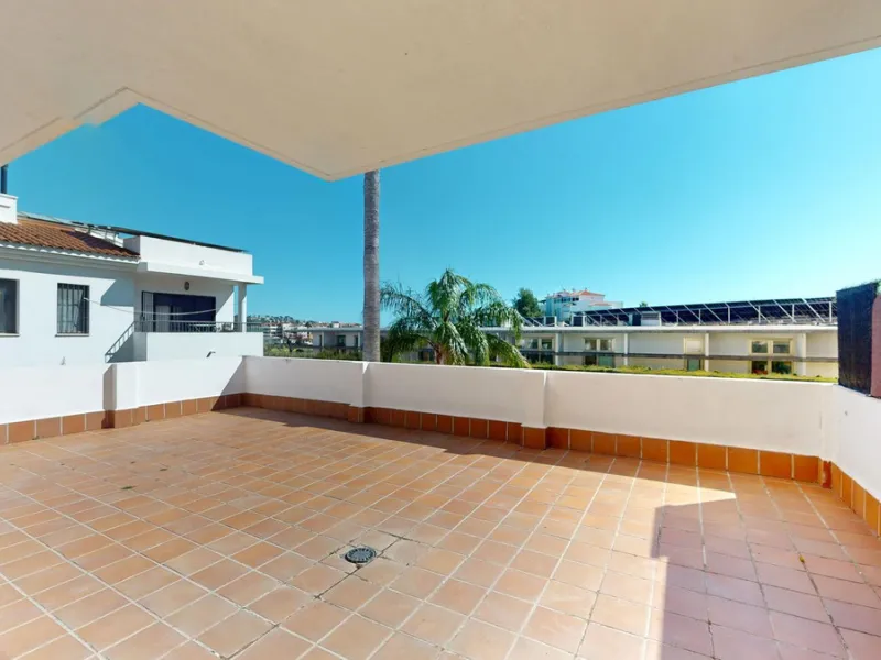 Apartment for sale in Mijas Golf — 2 bedrooms, 70 m² terrace, garage and pool