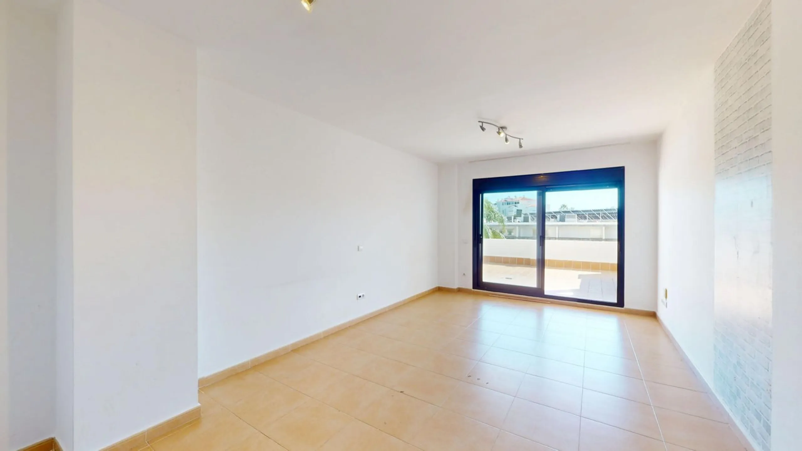 Apartment for sale in Mijas Golf — 2 bedrooms, 70 m² terrace, garage and pool