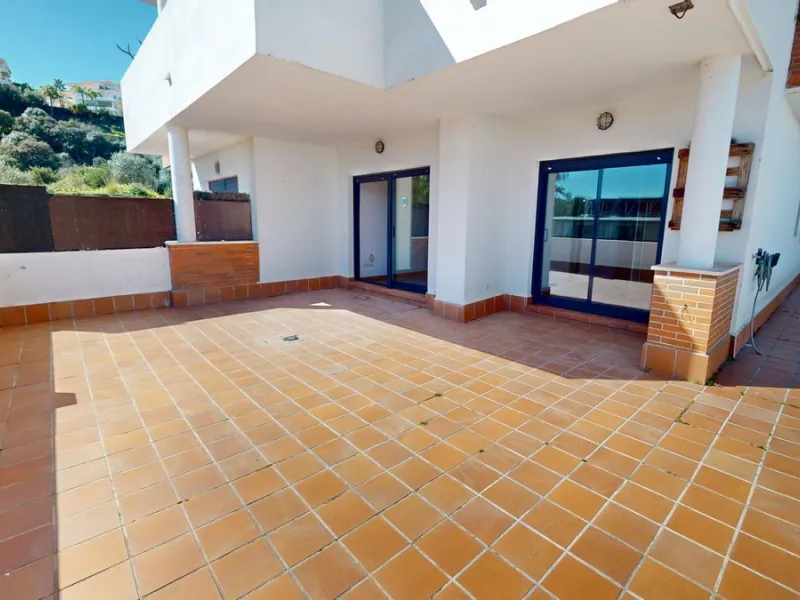 Apartment for sale in Mijas Golf — 2 bedrooms, 70 m² terrace, garage and pool