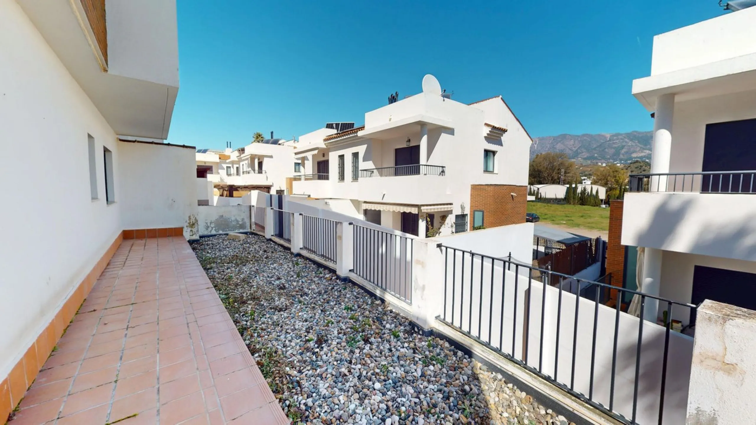 Apartment for sale in Mijas Golf — 2 bedrooms, 70 m² terrace, garage and pool