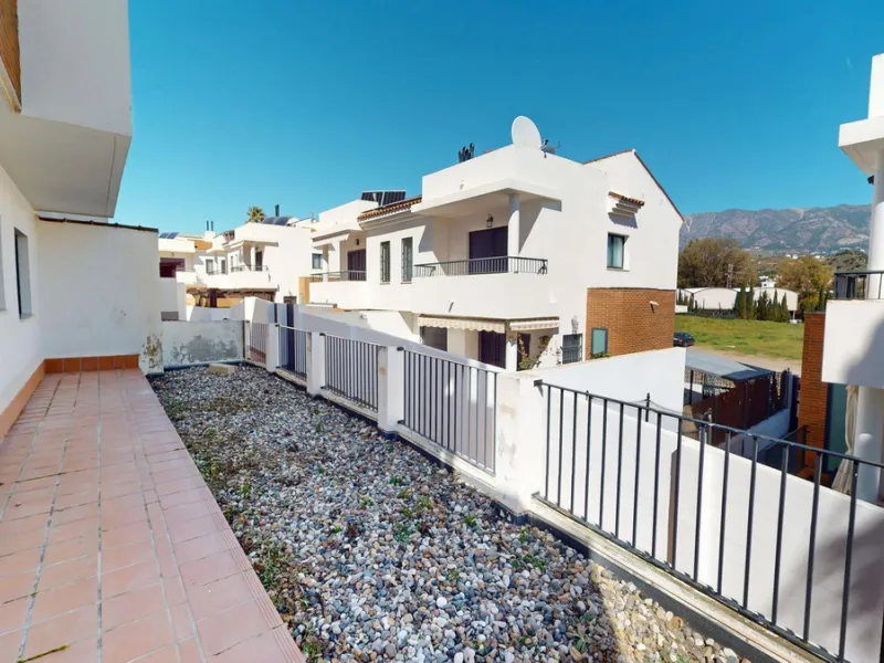 Apartment for sale in Mijas Golf — 2 bedrooms, 70 m² terrace, garage and pool