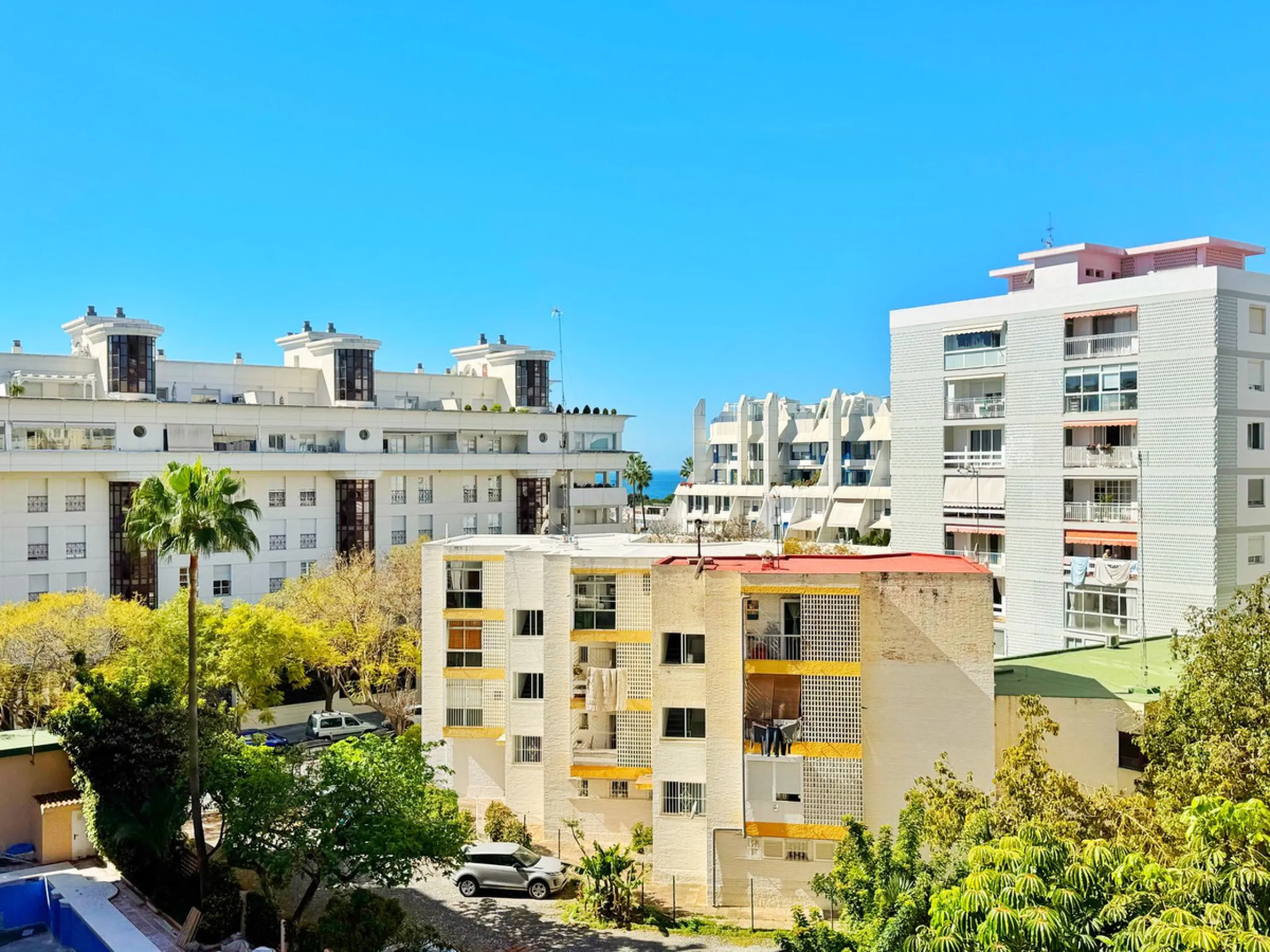 Apartment - Middle Floor Apartment в продаже в Marbella, Málaga. В доме 2 спален и 1 ванных комнат. Площадь дома 90 м²
