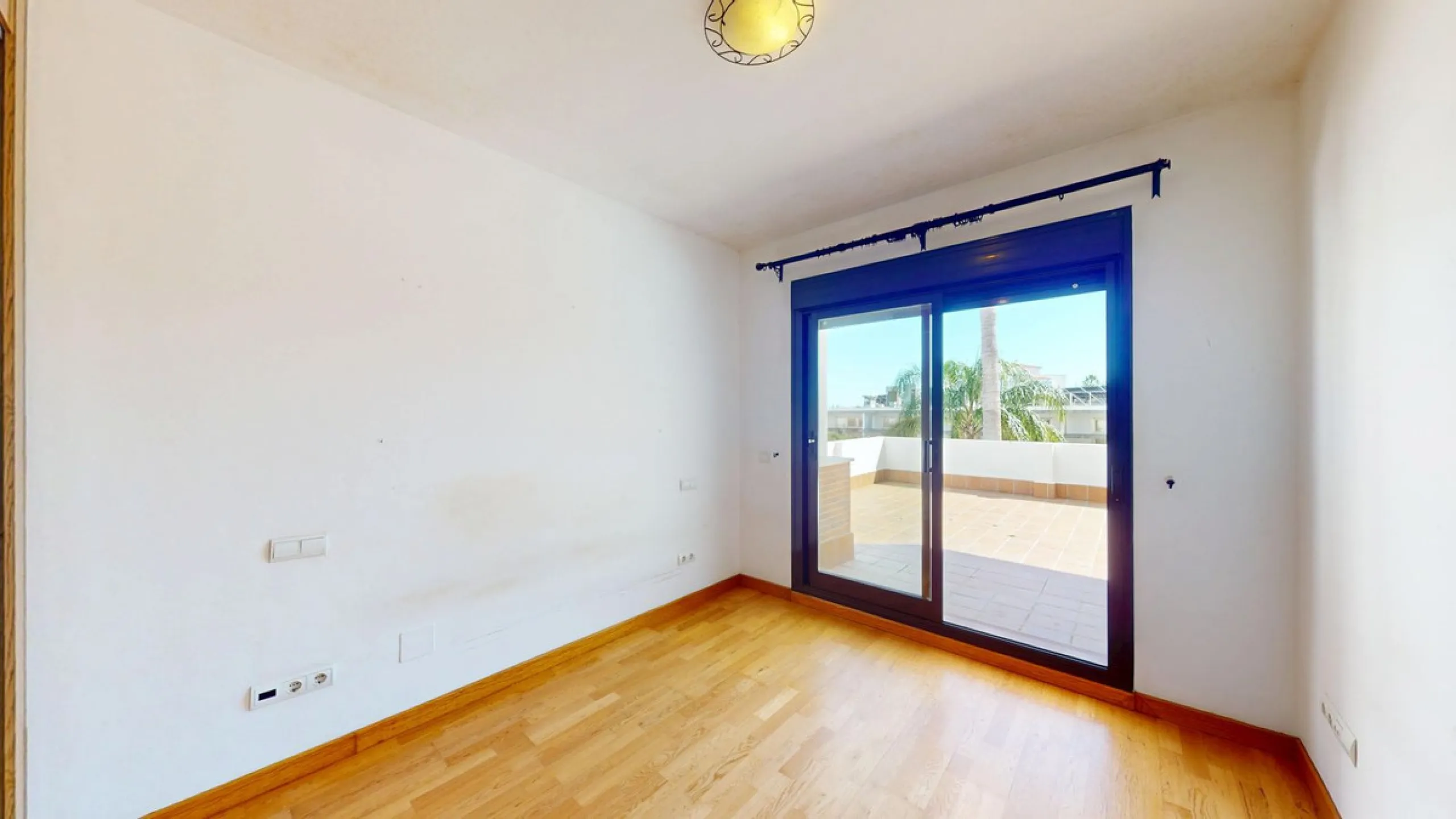 Apartment for sale in Mijas Golf — 2 bedrooms, 70 m² terrace, garage and pool
