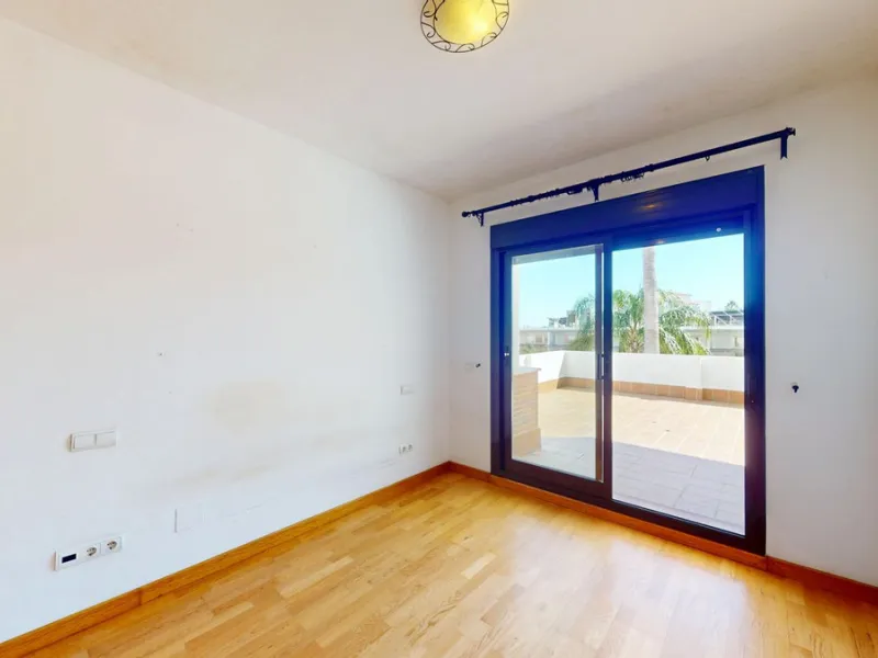 Apartment for sale in Mijas Golf — 2 bedrooms, 70 m² terrace, garage and pool