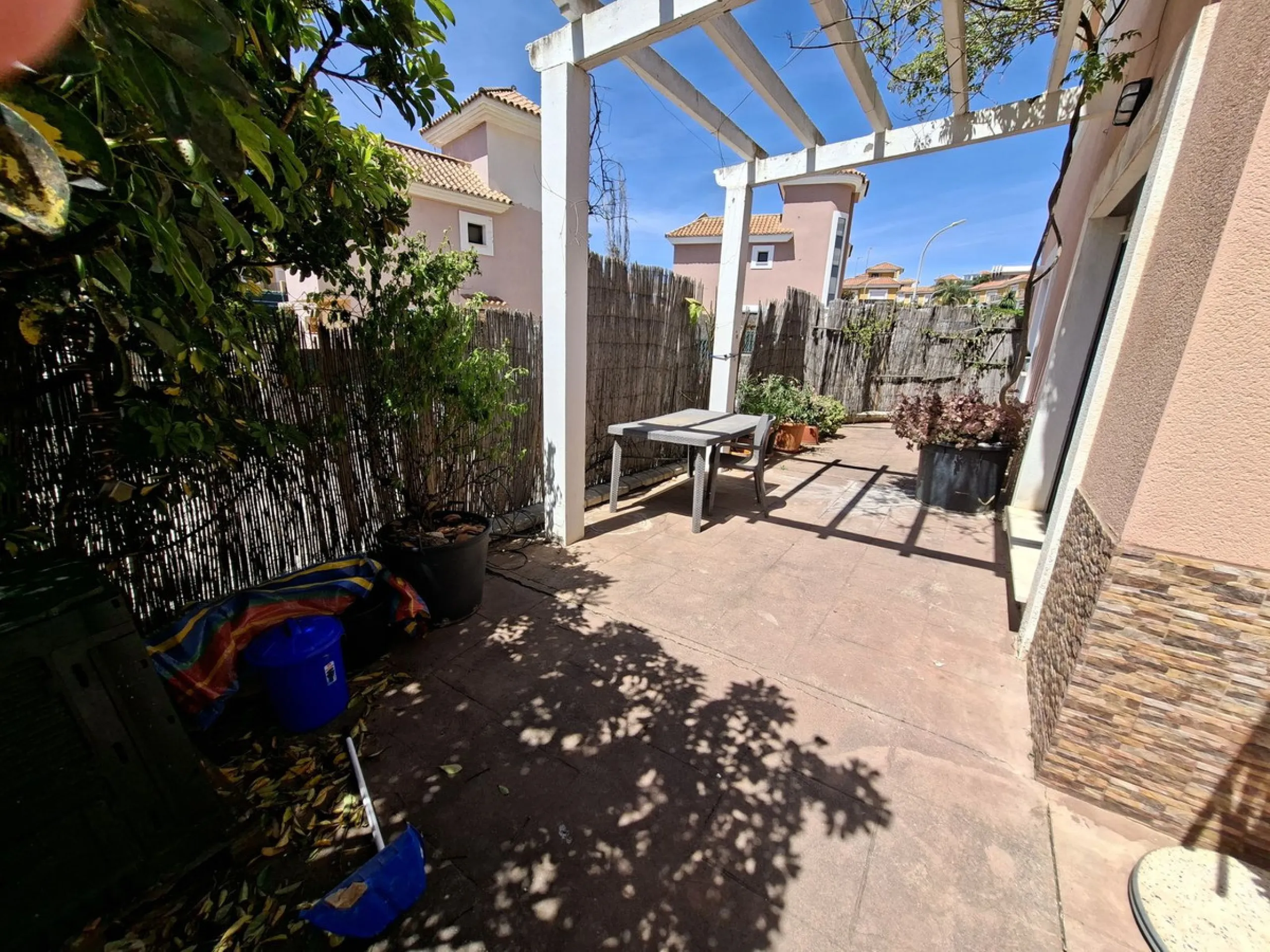 Large detached family townhouse close to all amenities - ideal family home.