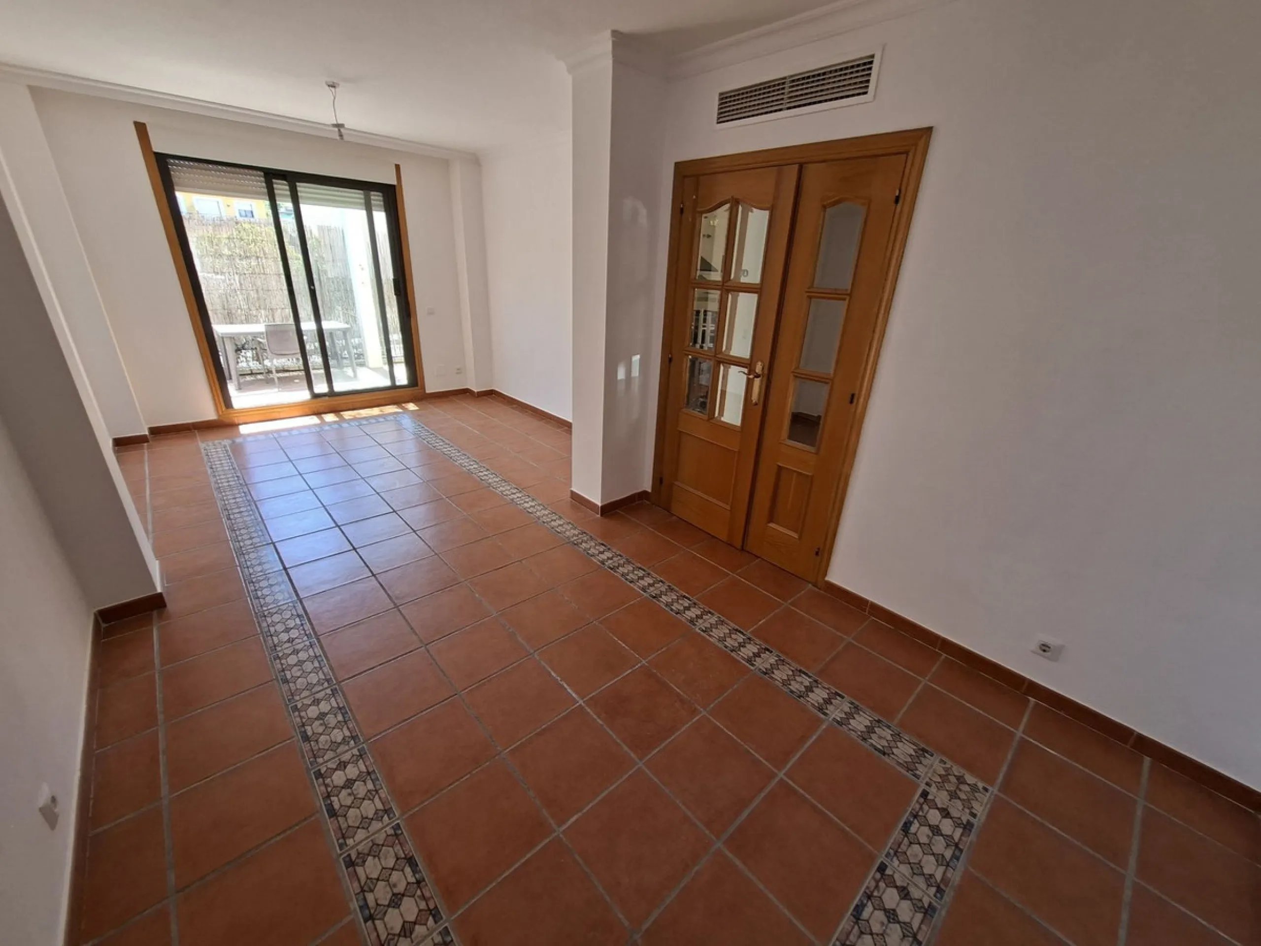 Large detached family townhouse close to all amenities - ideal family home.