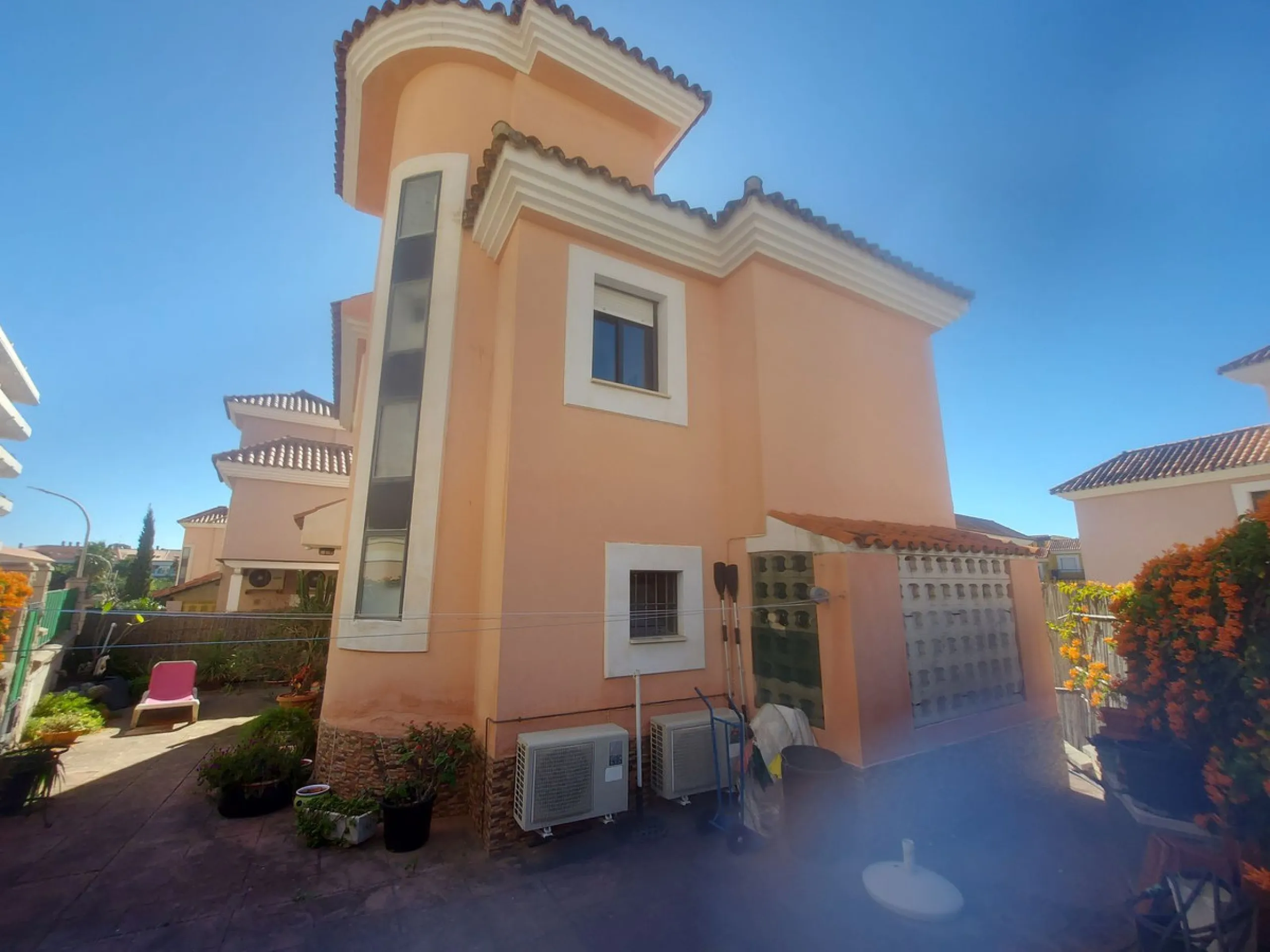 Large detached family townhouse close to all amenities - ideal family home.