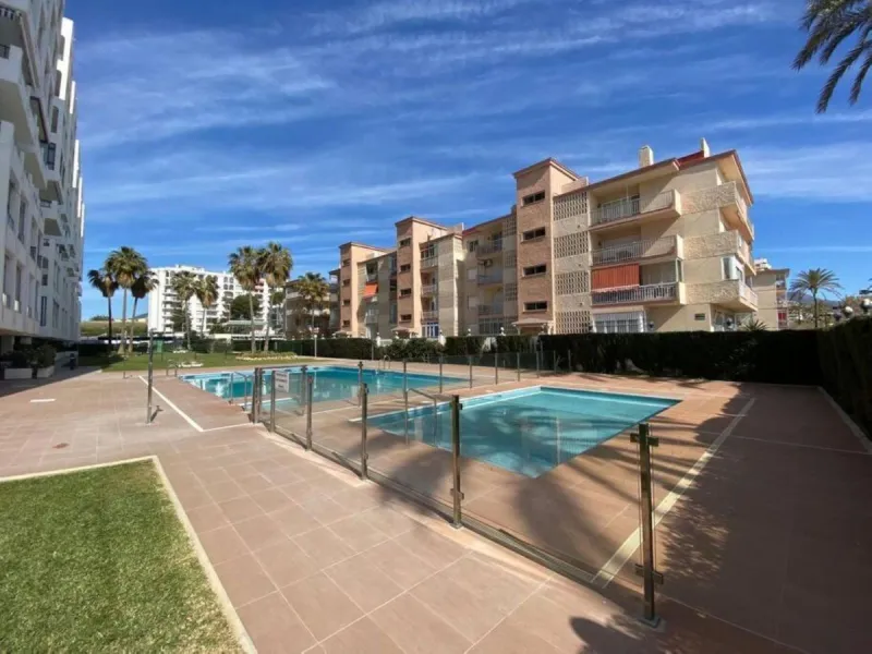 Fantastic 2-bedroom, 2-bathroom apartment located in a superb beachfront complex.