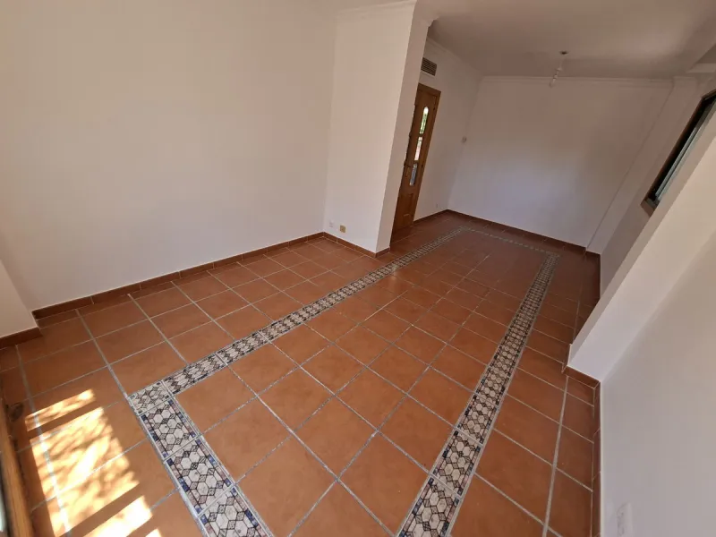 Large detached family townhouse close to all amenities - ideal family home.