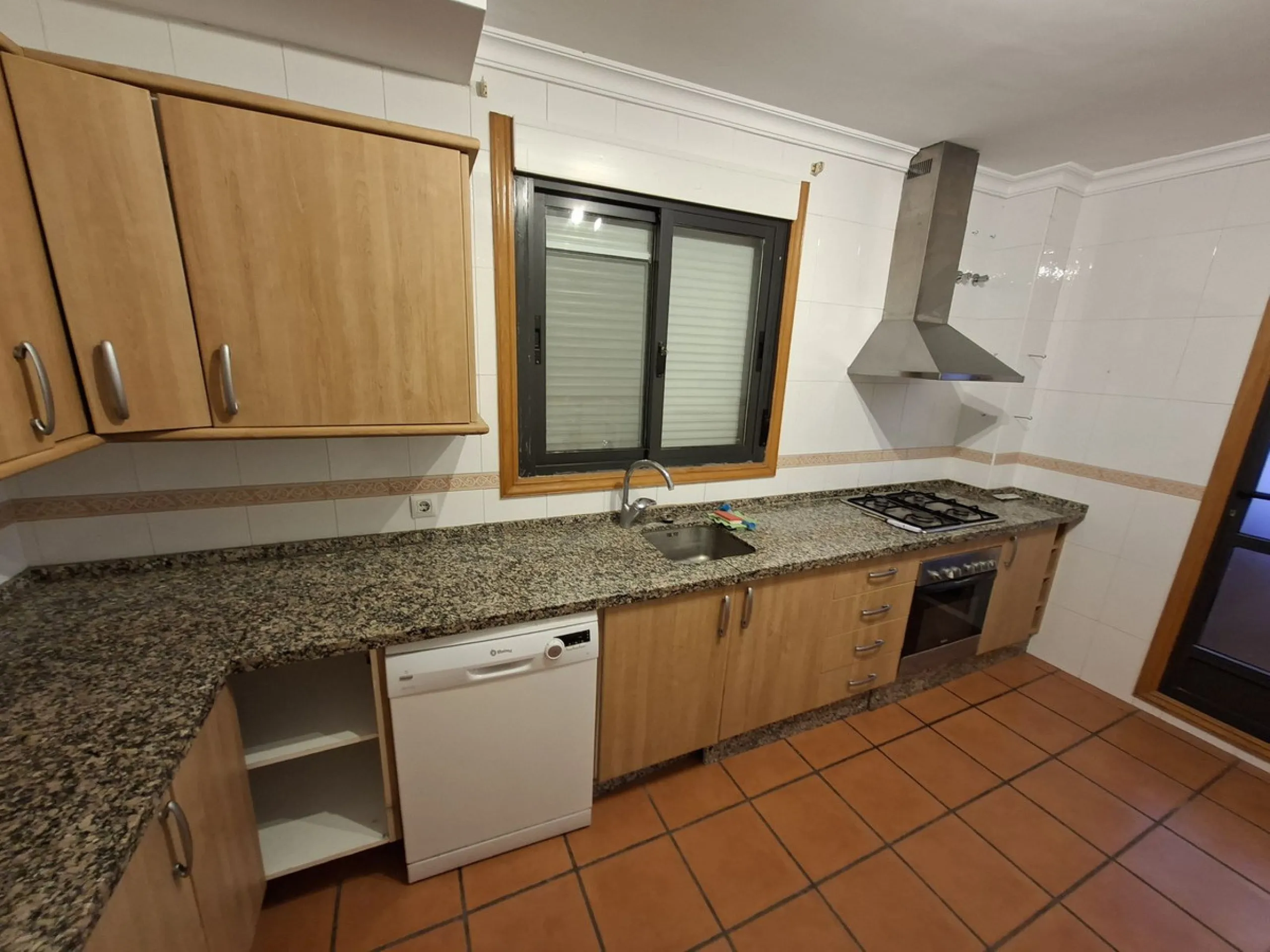 Large detached family townhouse close to all amenities - ideal family home.