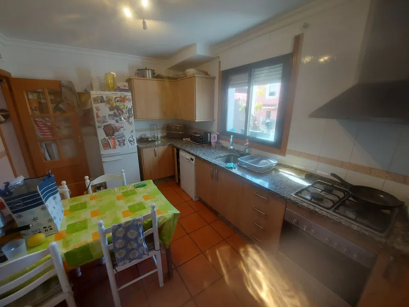 Large detached family townhouse close to all amenities - ideal family home.