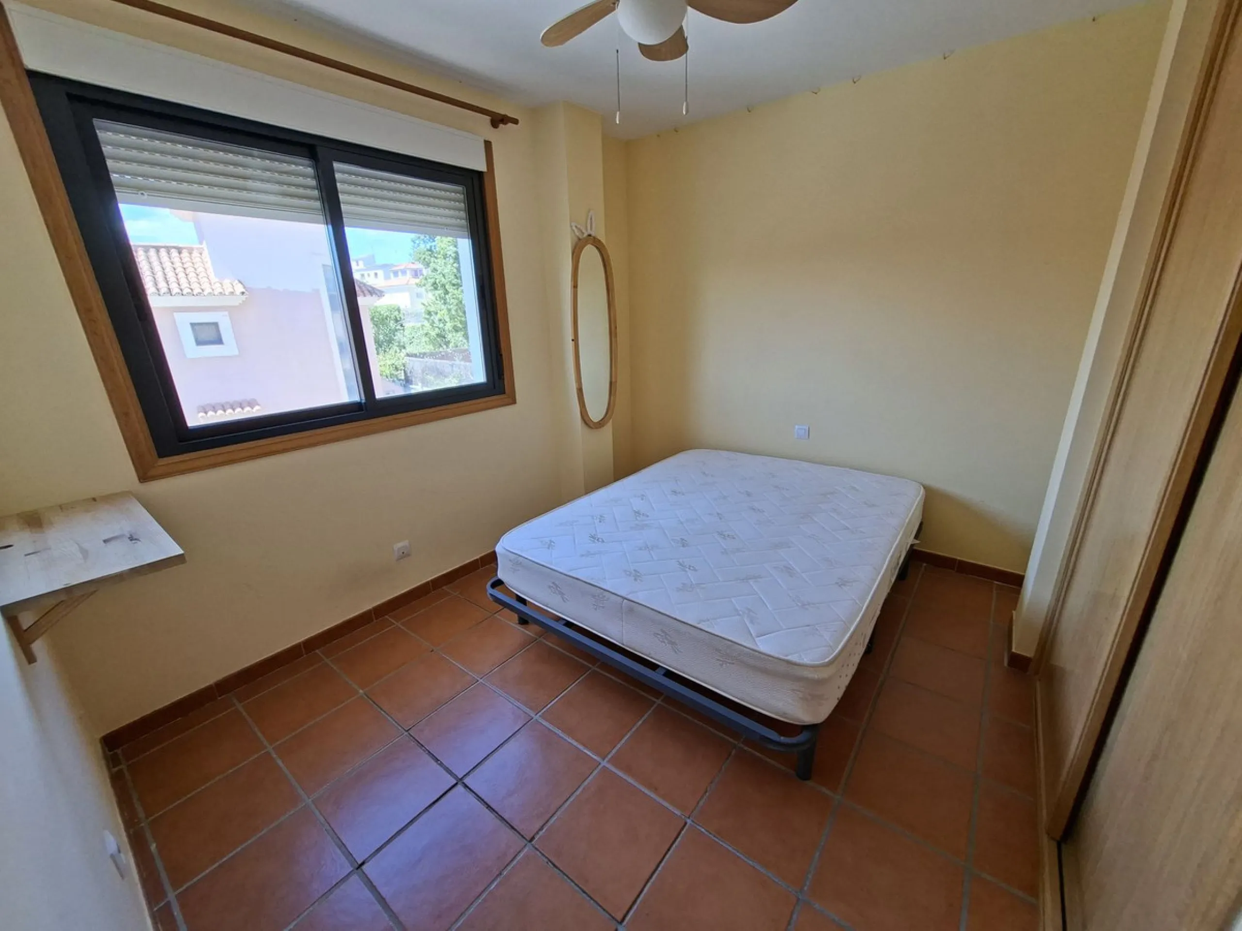 Large detached family townhouse close to all amenities - ideal family home.