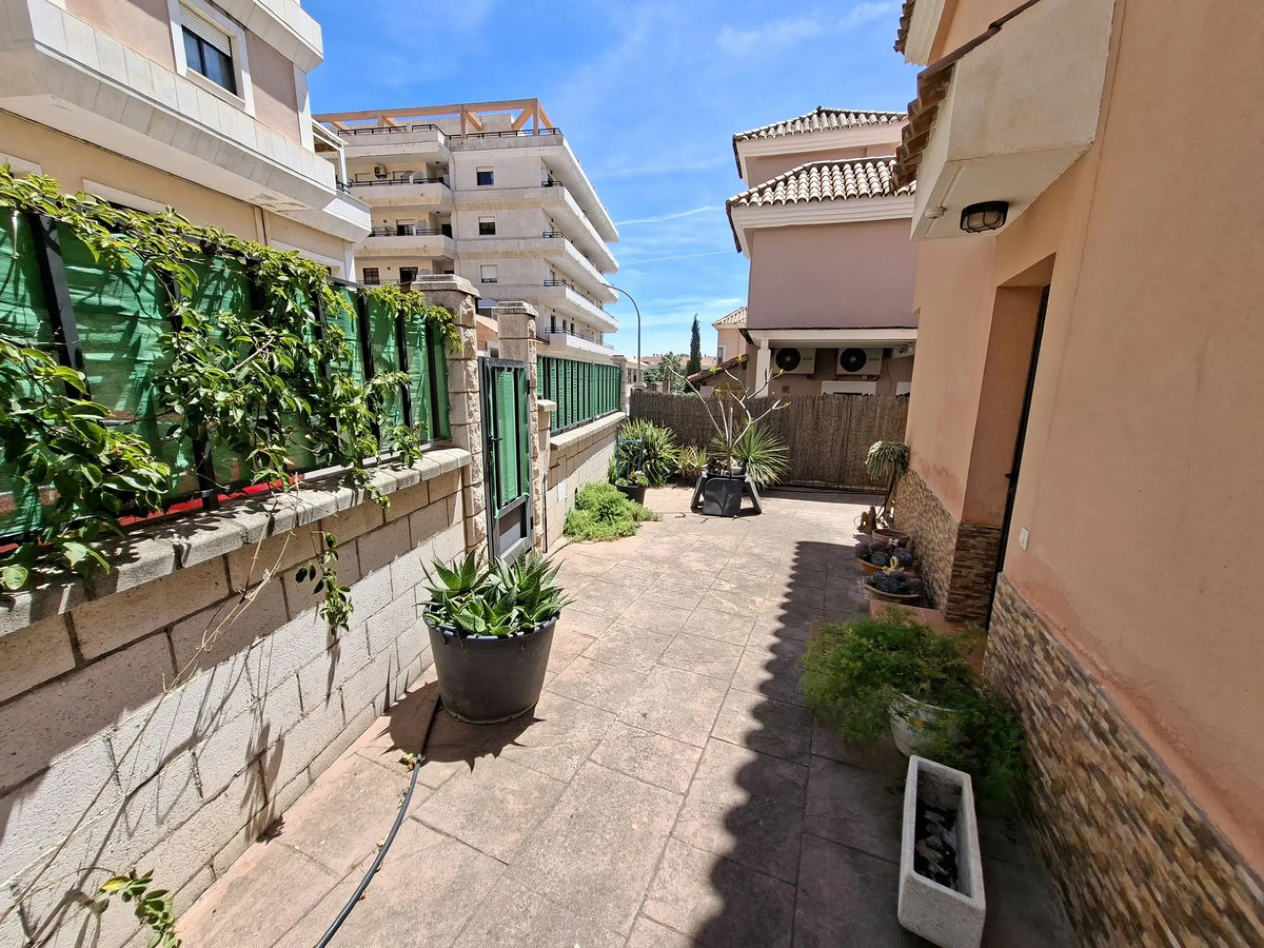 Large detached family townhouse close to all amenities - ideal family home.