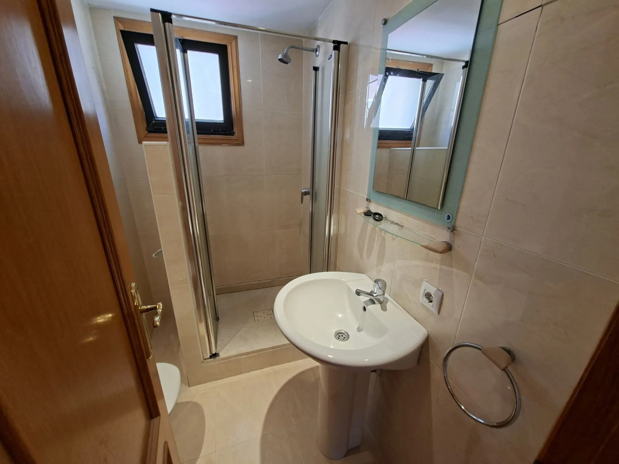 Large detached family townhouse close to all amenities - ideal family home.