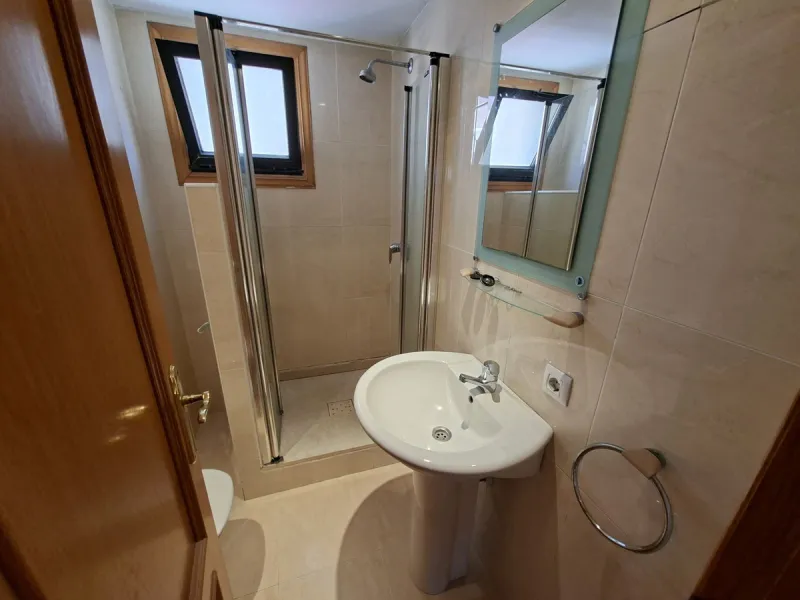 Large detached family townhouse close to all amenities - ideal family home.