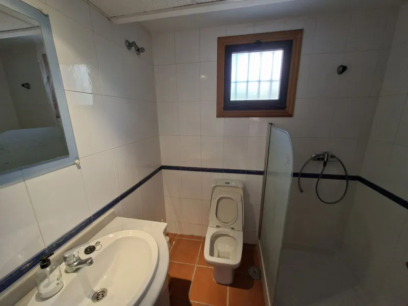 Large detached family townhouse close to all amenities - ideal family home.