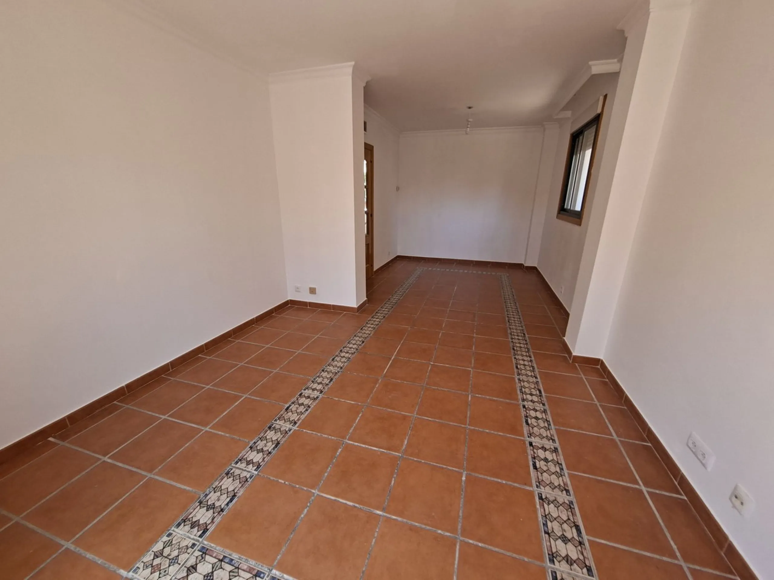 Large detached family townhouse close to all amenities - ideal family home.