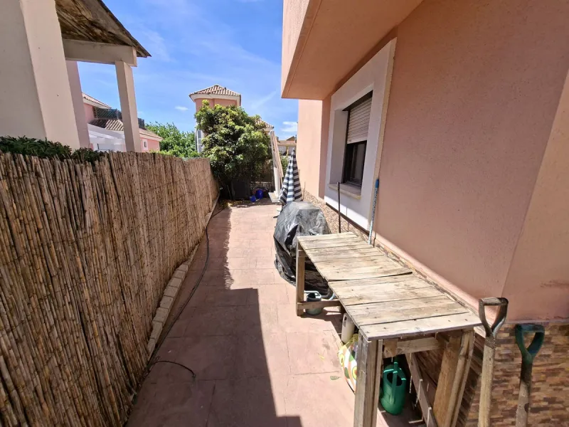 Large detached family townhouse close to all amenities - ideal family home.