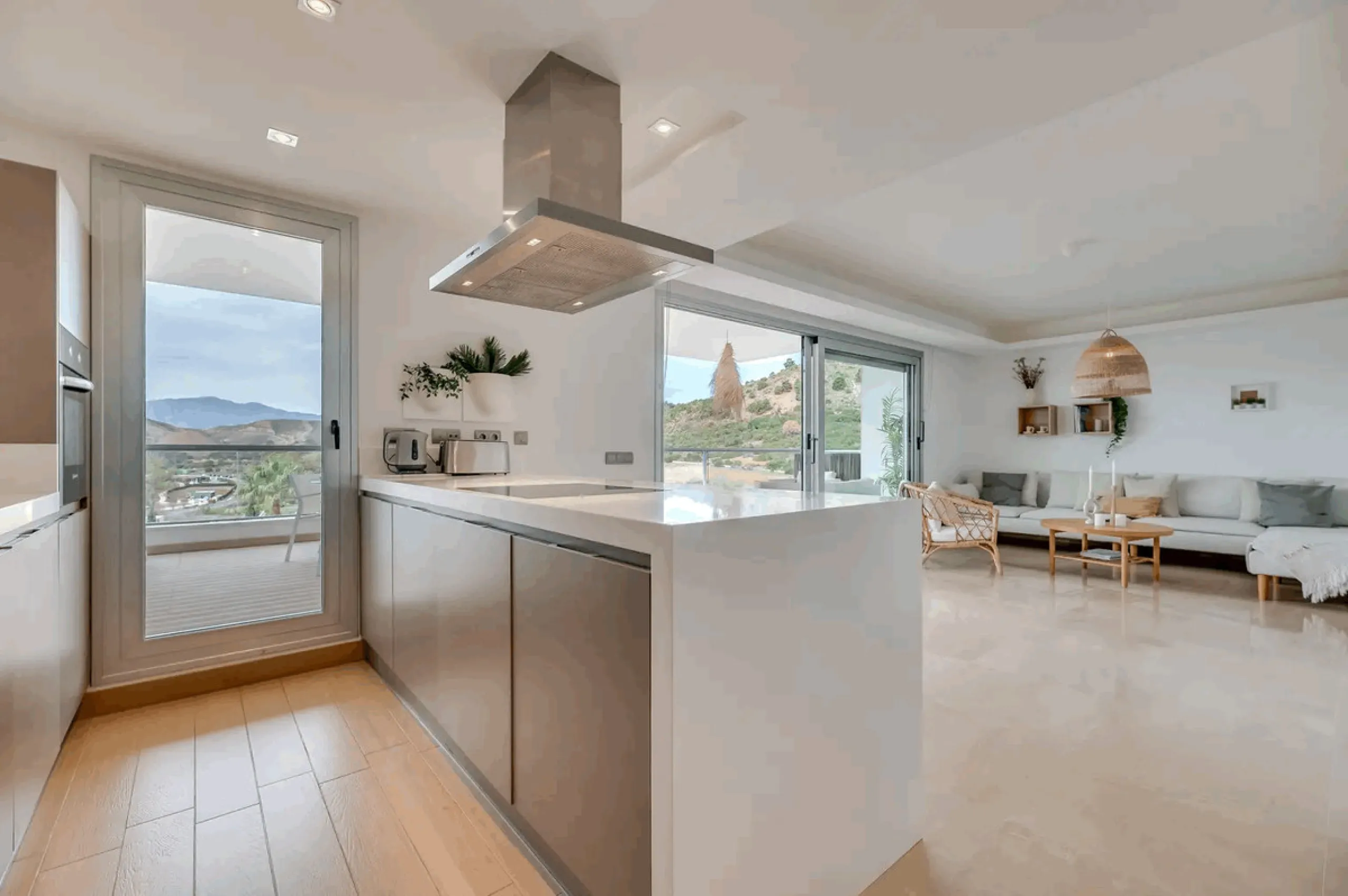 Located in the prestigious Avalon complex in Los Arqueros, Benahavís, Málaga,