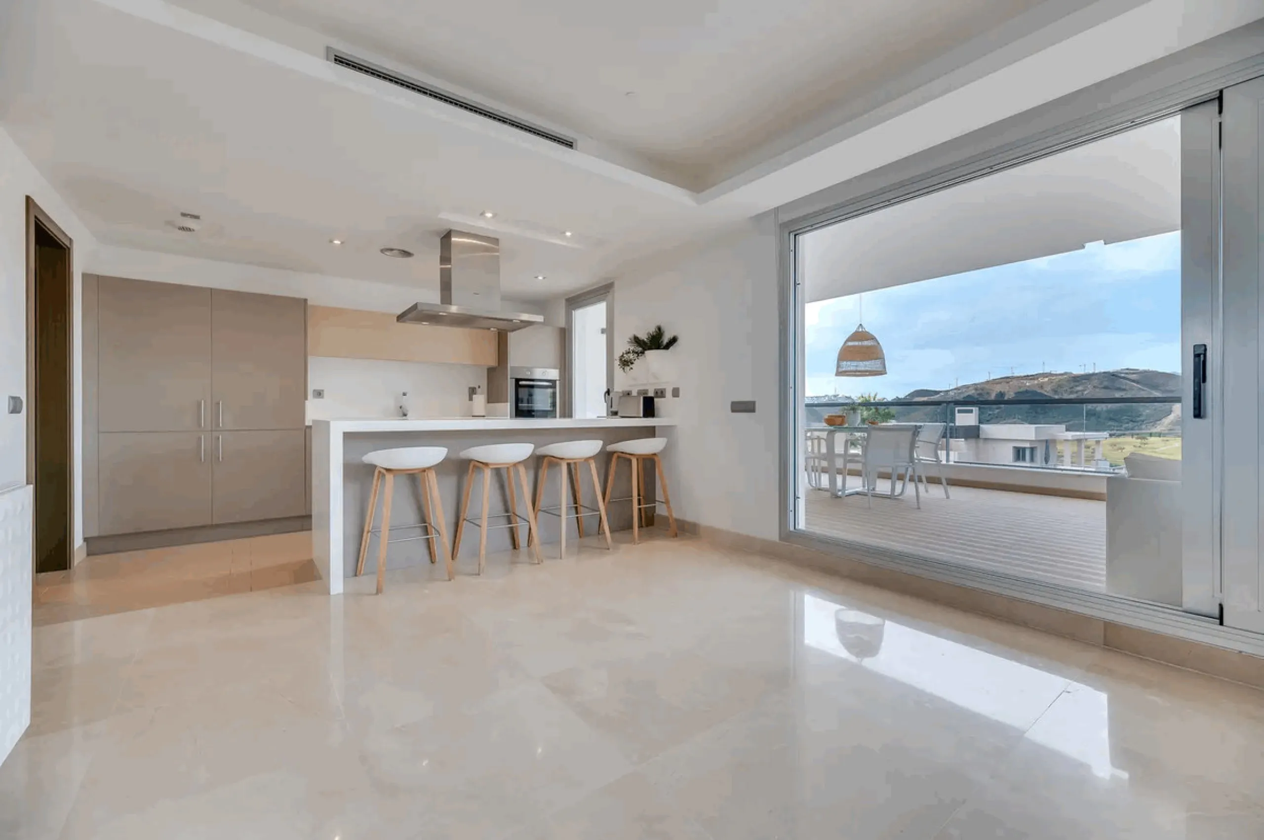 Located in the prestigious Avalon complex in Los Arqueros, Benahavís, Málaga,