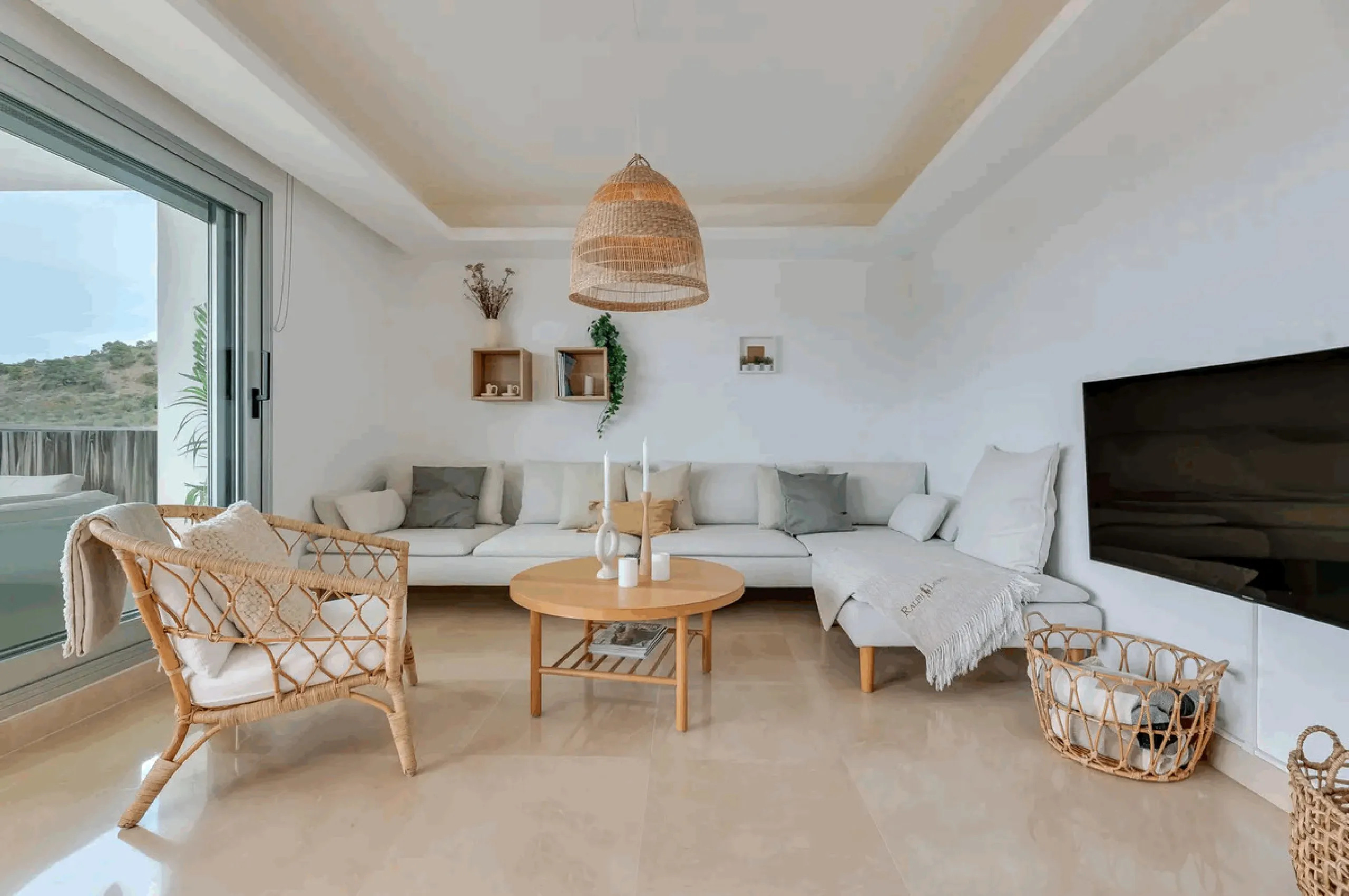 Located in the prestigious Avalon complex in Los Arqueros, Benahavís, Málaga,