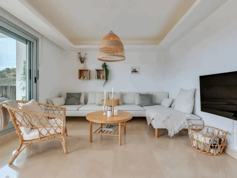 Located in the prestigious Avalon complex in Los Arqueros, Benahavís, Málaga,
