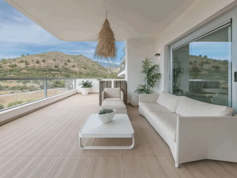 Located in the prestigious Avalon complex in Los Arqueros, Benahavís, Málaga,