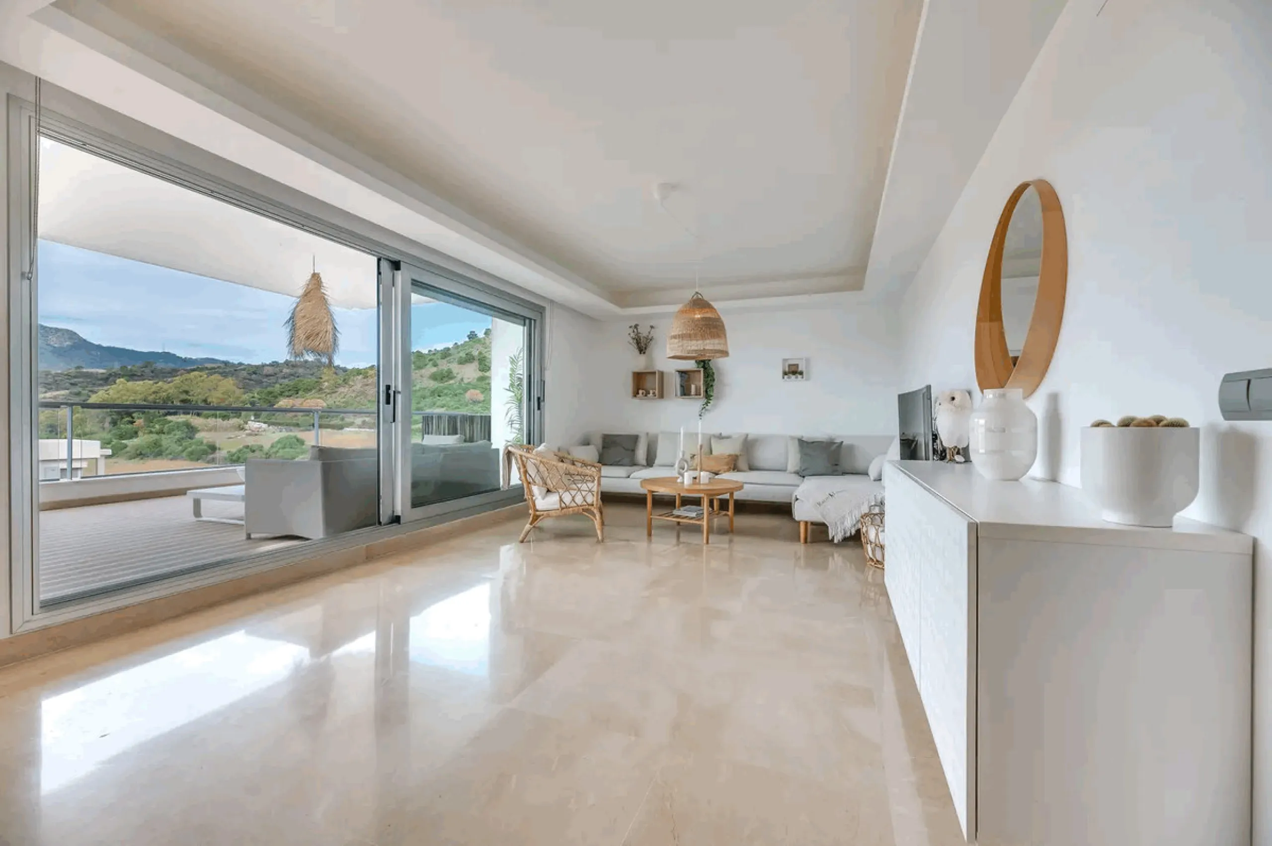 Located in the prestigious Avalon complex in Los Arqueros, Benahavís, Málaga,