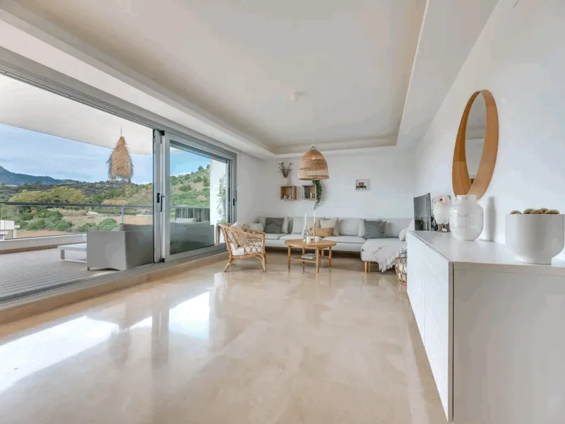 Located in the prestigious Avalon complex in Los Arqueros, Benahavís, Málaga,