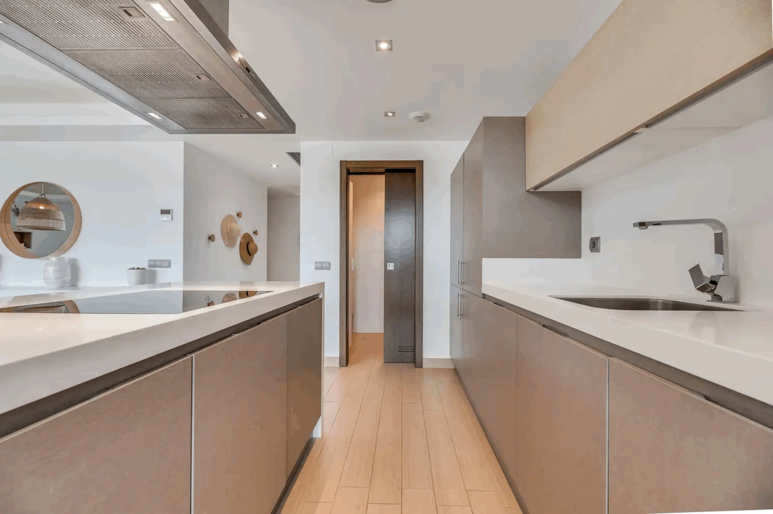 Located in the prestigious Avalon complex in Los Arqueros, Benahavís, Málaga,