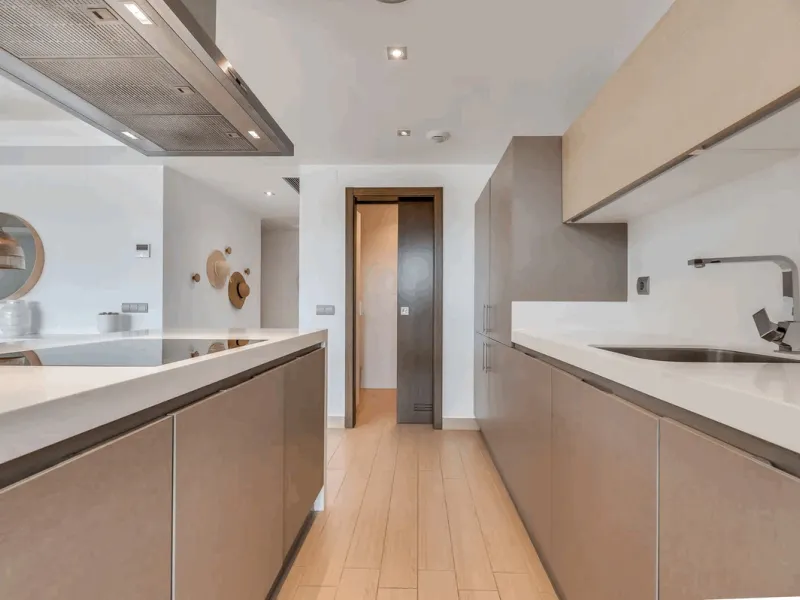 Located in the prestigious Avalon complex in Los Arqueros, Benahavís, Málaga,