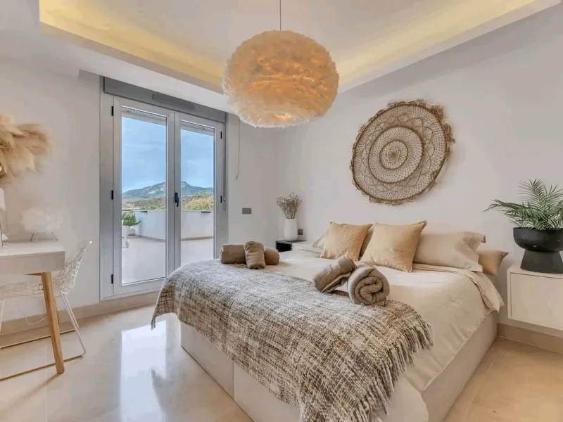 Located in the prestigious Avalon complex in Los Arqueros, Benahavís, Málaga,