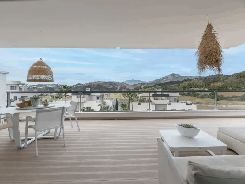 Located in the prestigious Avalon complex in Los Arqueros, Benahavís, Málaga,
